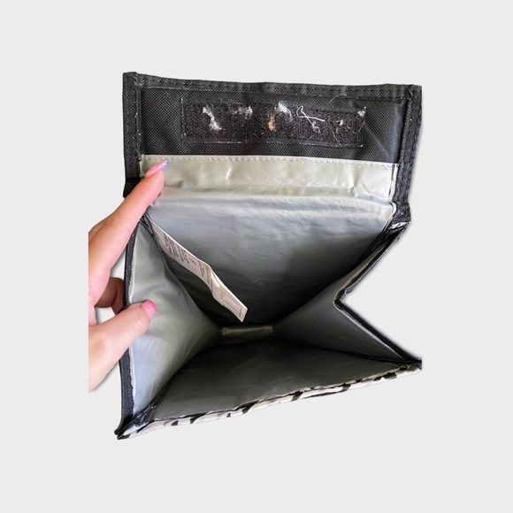 Everyday ESSENTIALS | 3/$15 Black and White Houndstooth Lunch Bag - Picture 4 of 6